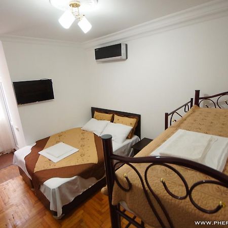 Pheria Batumi Esterno foto