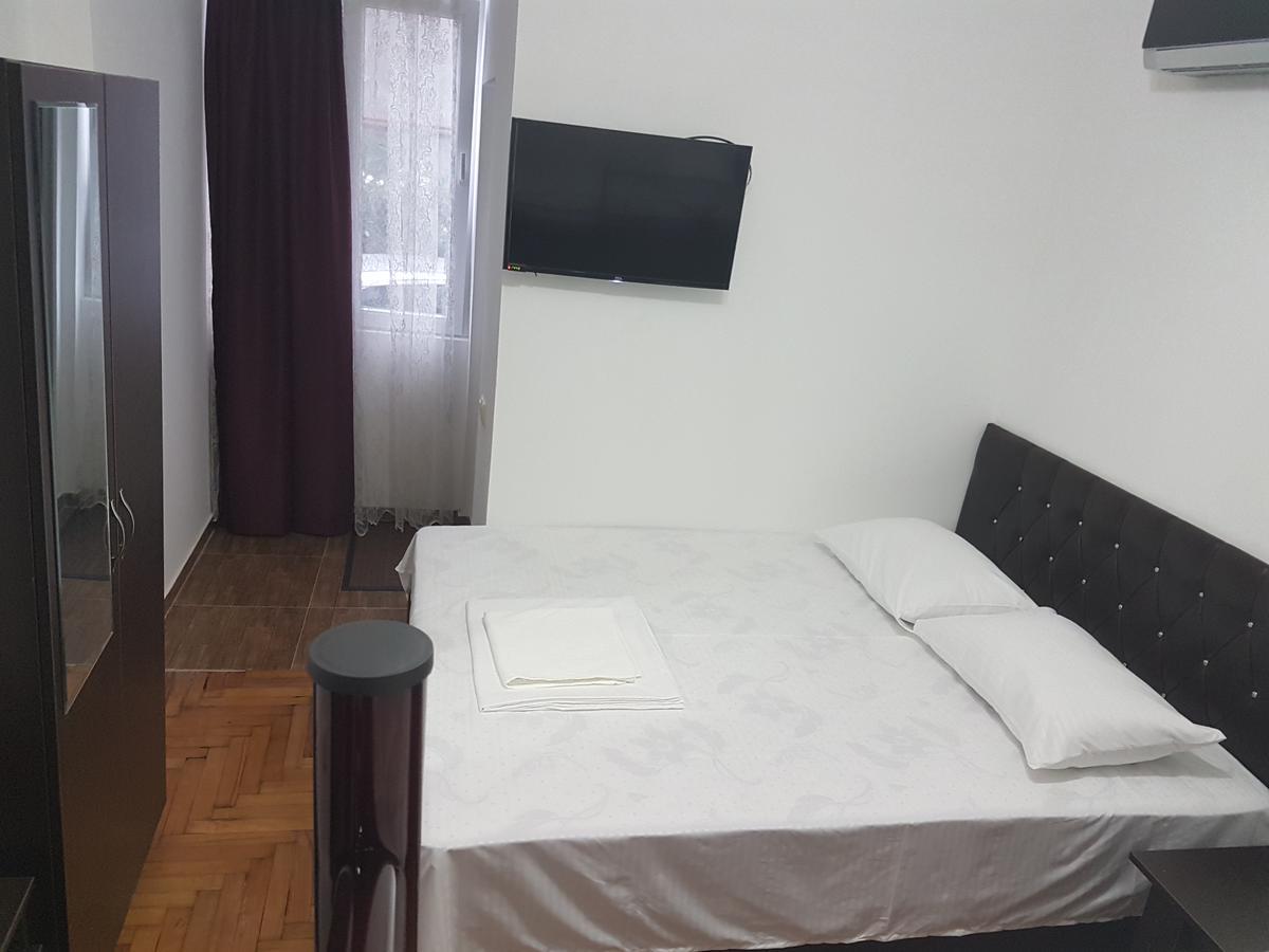 Pheria Batumi Esterno foto